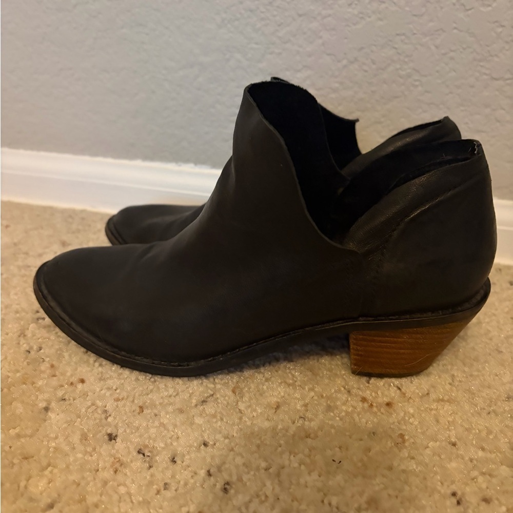 Kelsi Dagger Black Ankle Booties Sz 7.5